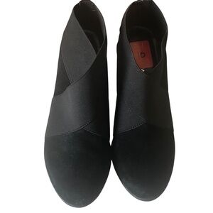 Kenneth Cole Reaction Black Suede Ankle Booties with criss cross stretch detail